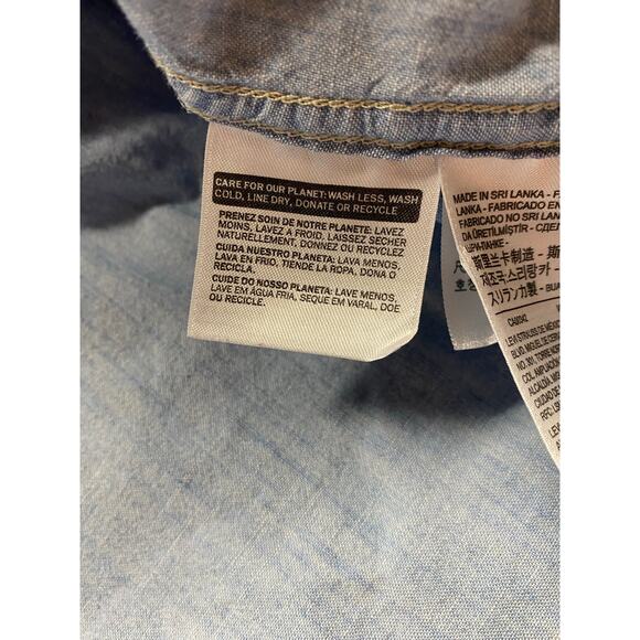 Levi’s Women's XL Long Sleeve Cotton Button Down Light Blue Relaxed Fit Chambray - Picture 7 of 9